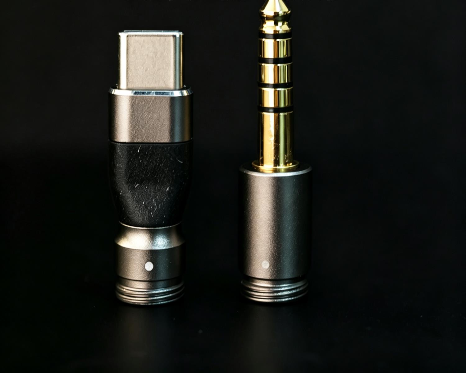 3.5 毫米与 Type-C 可换插头